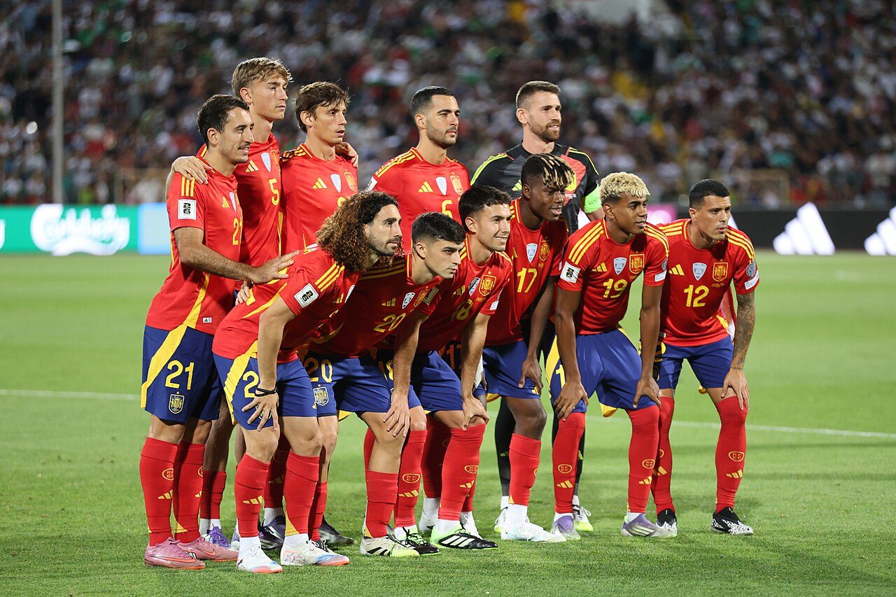 阵型与角色规则科普｜战术入门：4-3-3、3-4-3 与伪九号、内收边卫这些概念怎么读 - 星空官方端网站在线登入